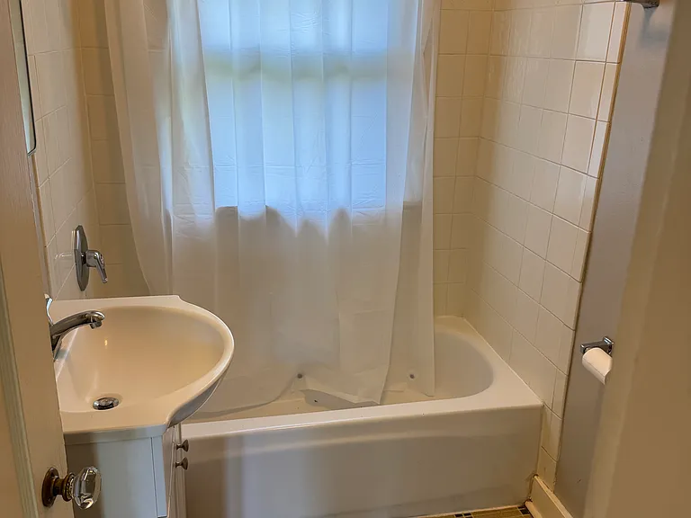 555 NE Fargo St #9 — Photo 6