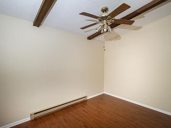 Ceiling fan in dinning room