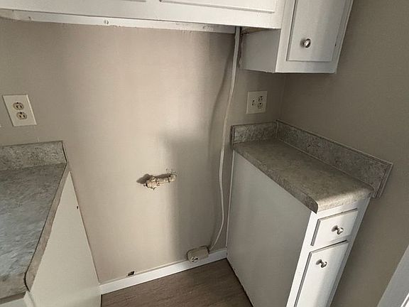 3rd image of 1421 Vandenberg Cir