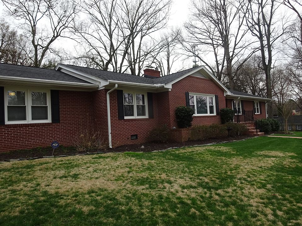 1st image of 9 Broadmoor Dr