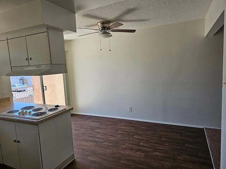 1414 W McFadden Ave — Photo 7