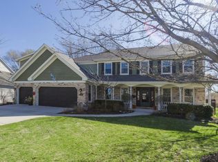 1N061 Partridge Dr, Carol Stream, IL 60188