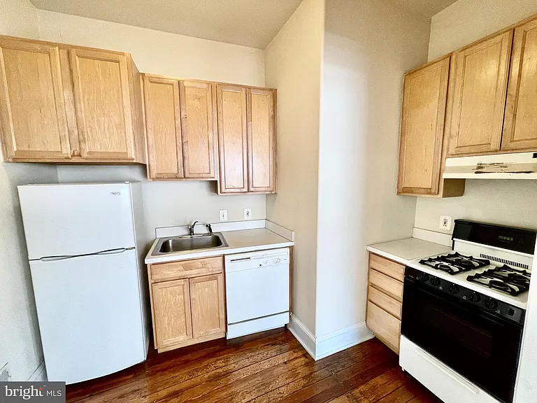 253 W Hansberry St #1F — Photo 16