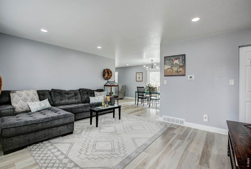 926 White Elm Dr