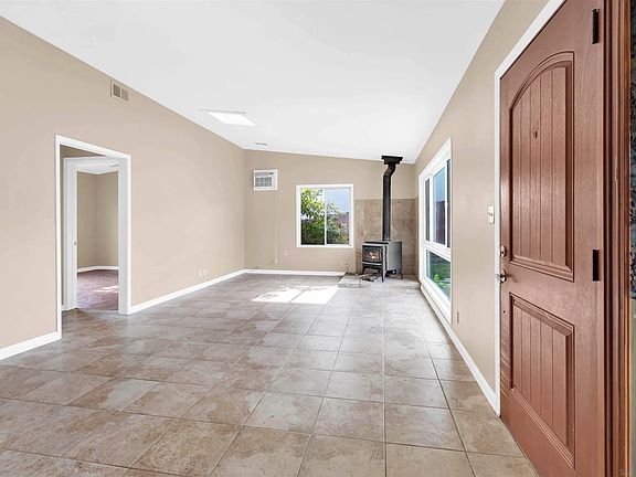 4th image of 1527 Galveston St