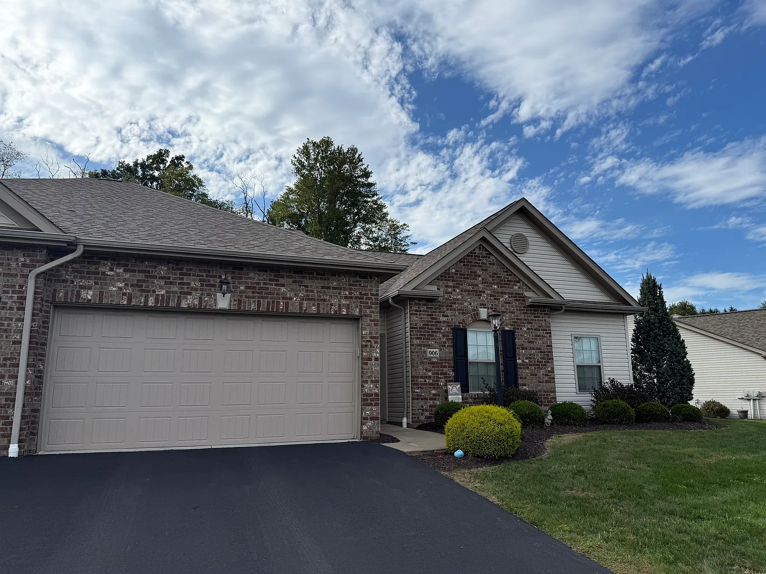 906 Copper Creek Trl — Photo 2