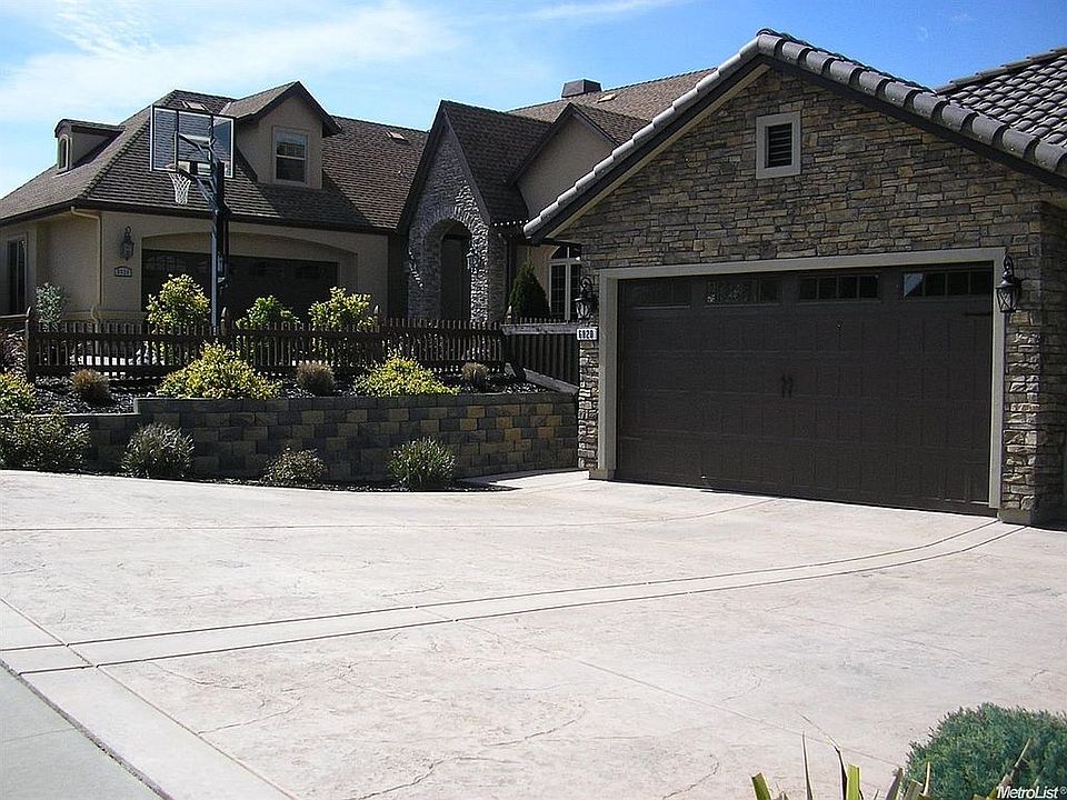 2nd image of 6020 Rock Saddle Way