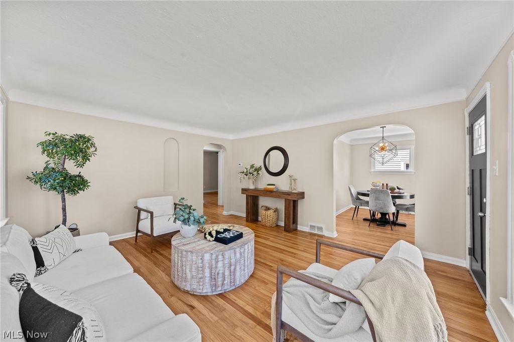 5803 Morningside Dr, Parma, OH - View 3