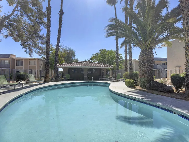 Rancho Vista Apartments — Photo 8