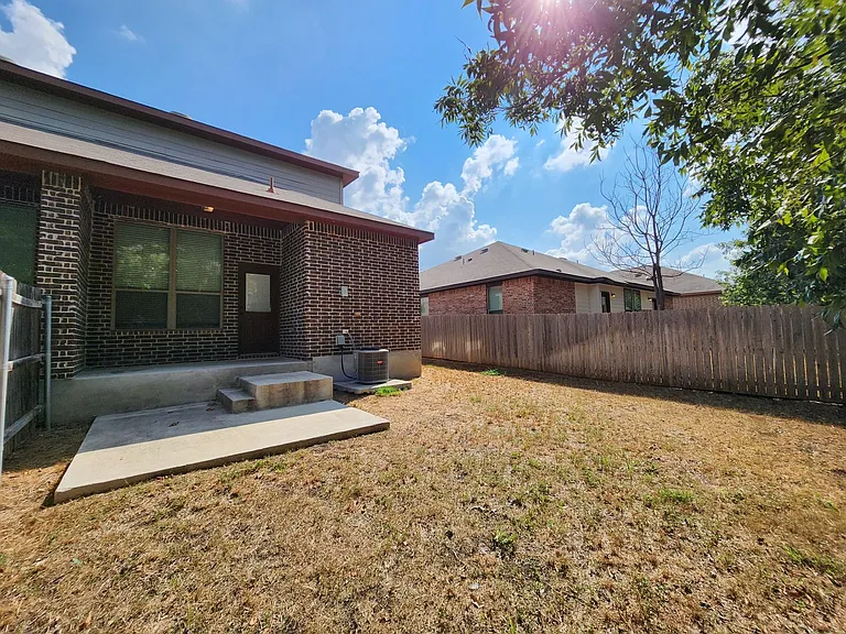 622 Creekside Cir — Photo 30