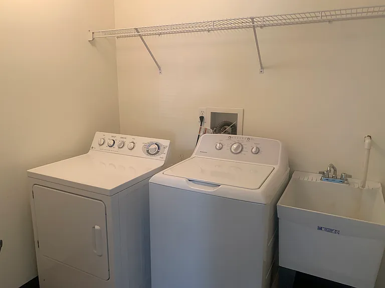 127 Greenwood Dr #8 — Photo 16