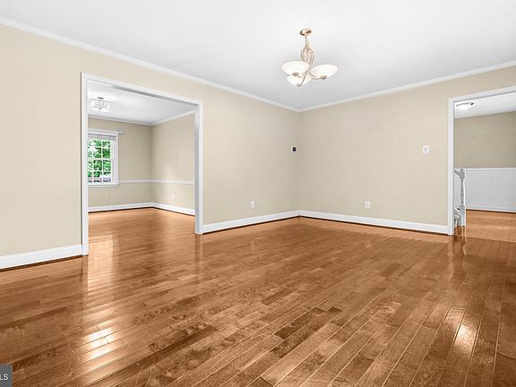 4th image of 9684 Church Way