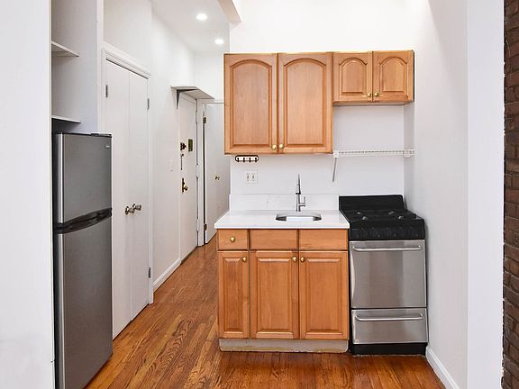 2nd image of 177 Orchard St APT 3D