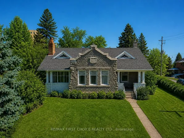 43 Summit Ave, Thunder Bay, ON P7B 3N7