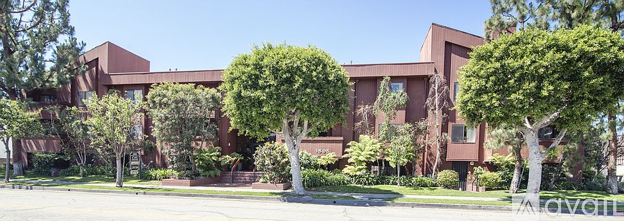 2nd image of 1505 Barry Ave #104