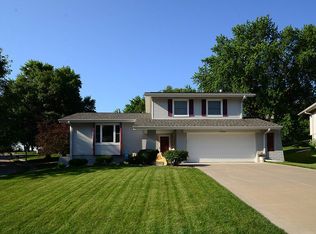 14105 Washington Cir, Omaha, NE 68137