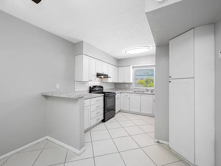 KC Flats Apartments — Photo 43
