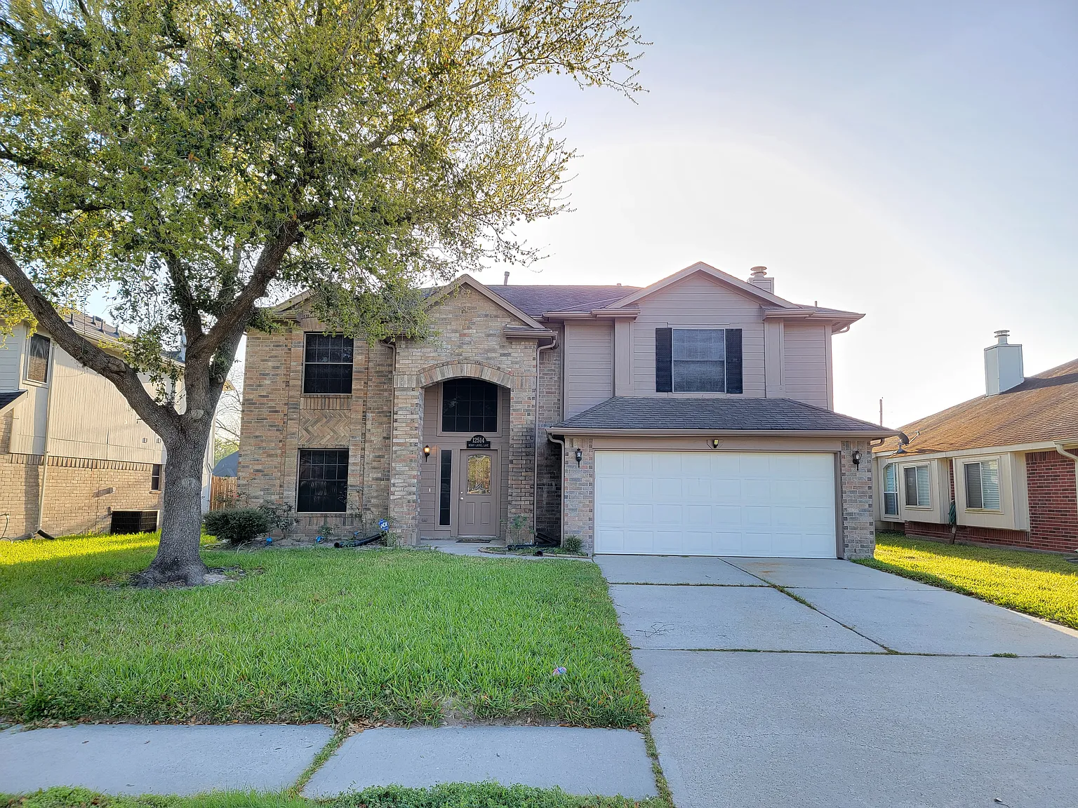 4 bed, 2.5 bath, 2642 sqft, $2,600 — Photo 2