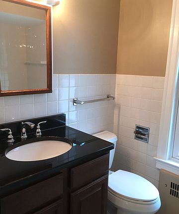 5th image of 902 N Berwick Blvd