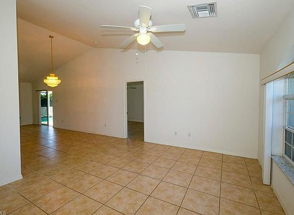 4th image of 1127 SE 5th Ave