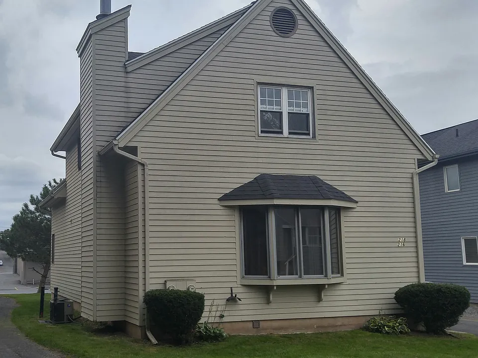 136 Marlborough Rd #1