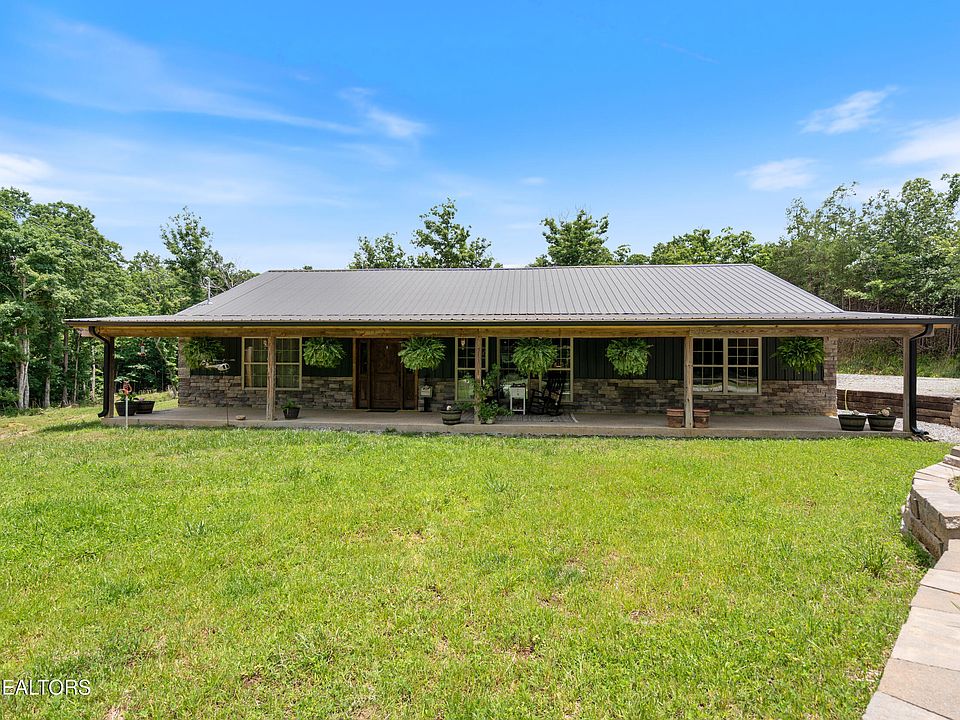 1st image of 904 Meadows Dr
