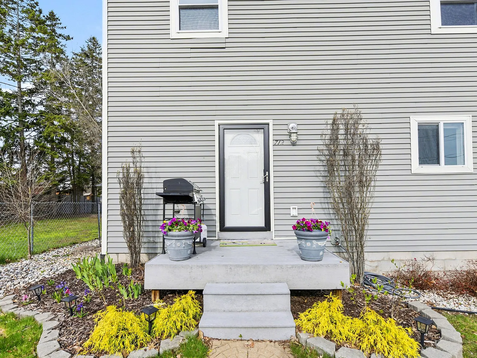 712 Barlow St — Photo 2