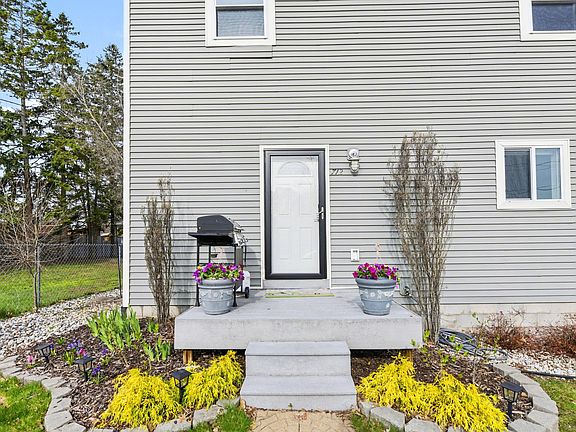 2nd image of 712 Barlow St