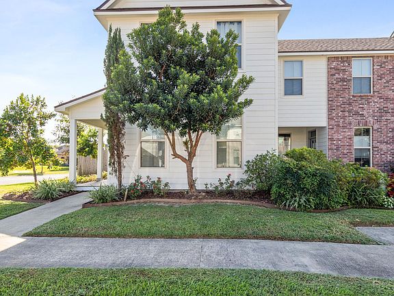 2nd image of 224 Harbor Bend Blvd