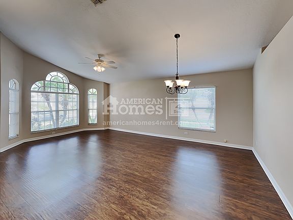 5th image of 1221 Crimson Clover Ln
