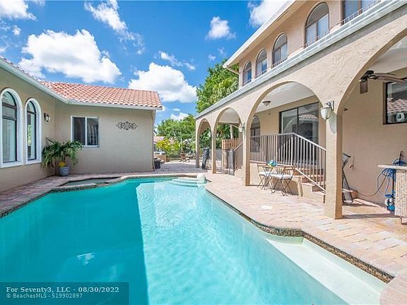 3rd image of 10180 SW 1st Ct