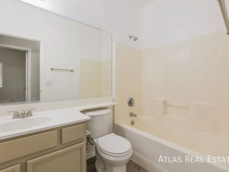 3810 E Waterman St — Photo 13