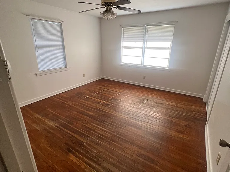 112 N Park St — Photo 11