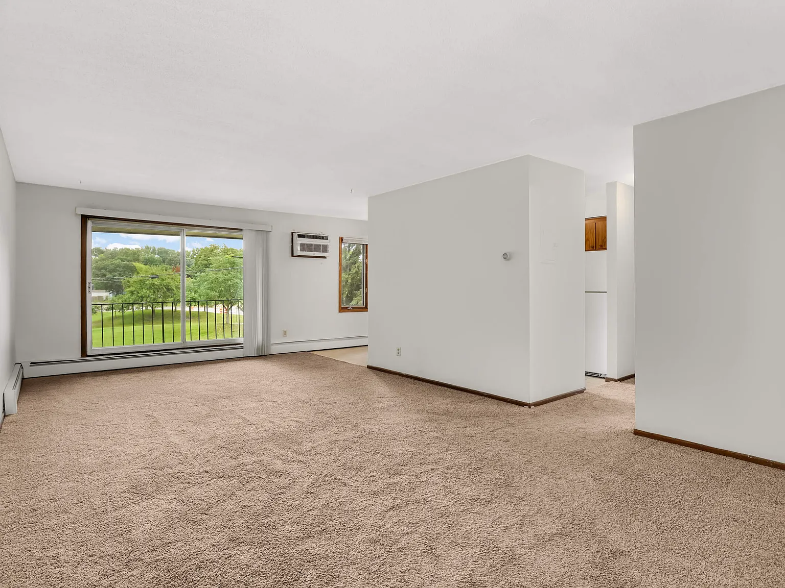 2 bed, 1100 sqft, $1,585 — Photo 4