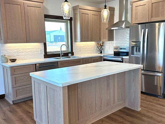 3rd image of 206 Diamond Ct