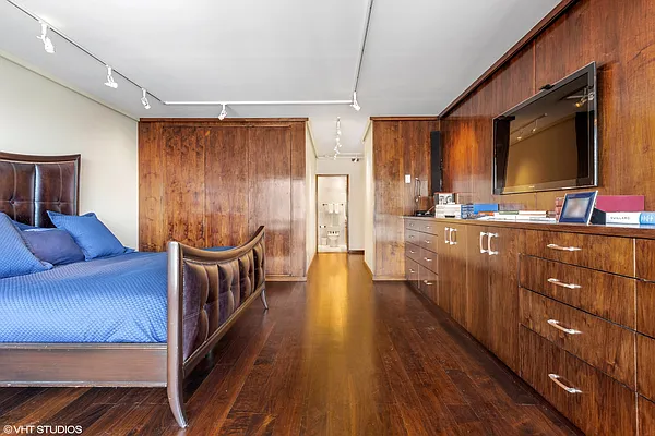 Sold by Maltz Auctions Inc | media 33