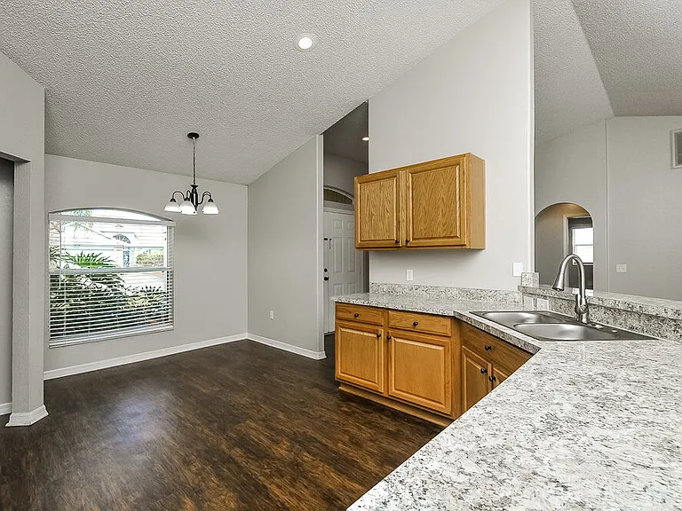 6025 Live Oak Dr — Photo 5