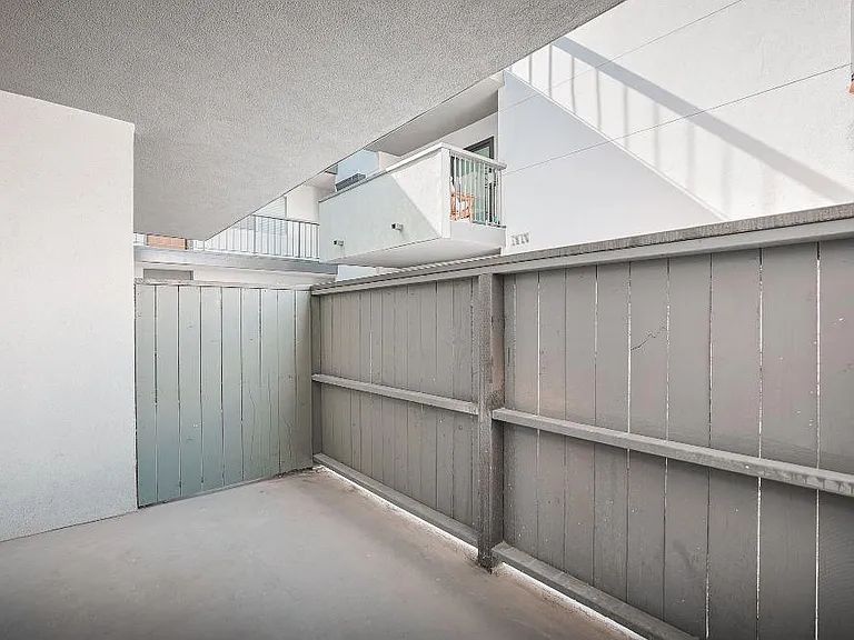 San Pasqual Apartments — Photo 22
