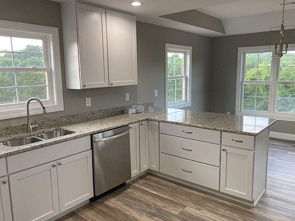 3rd image of 512 Mountain Vista Trl