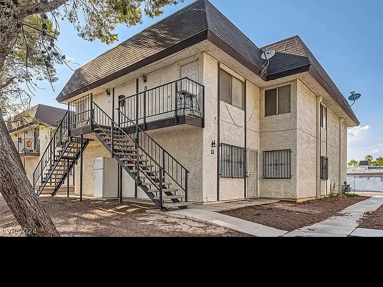 4332 Tara Ave #B — Photo 2