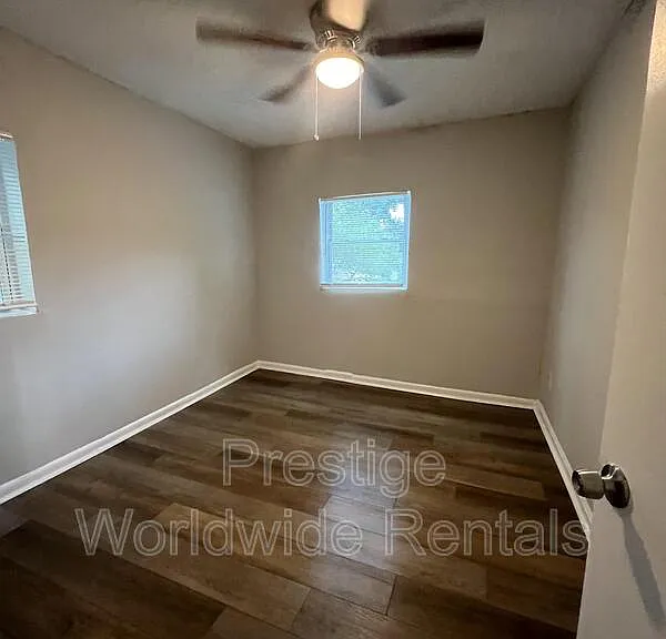 3327 10th St — Photo 7
