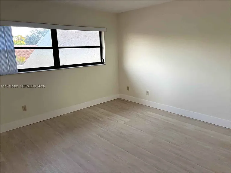 SW 115th Pl — Photo 3