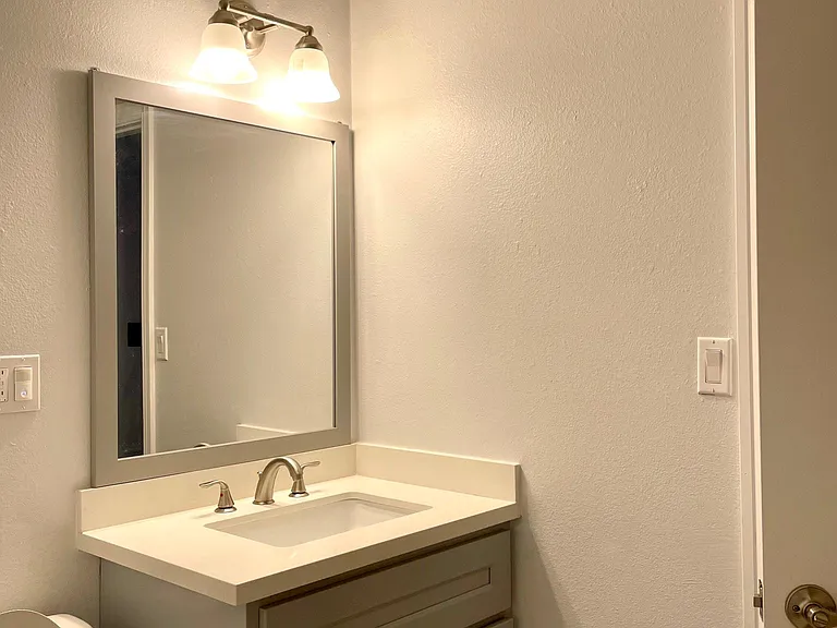 4313 Kenwood Ave — Photo 5