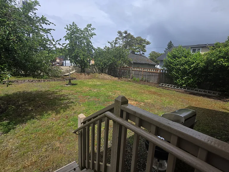 8135 SE Ogden St — Photo 15