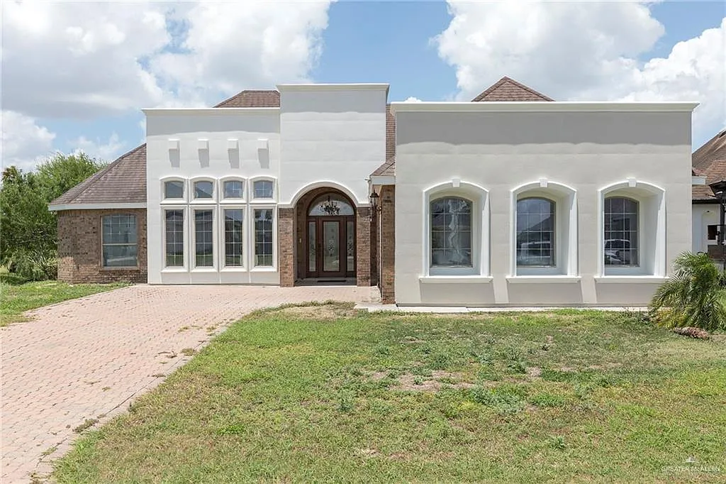 3 bed, 3.5 bath, 2098 sqft, $2,300 — Photo 1