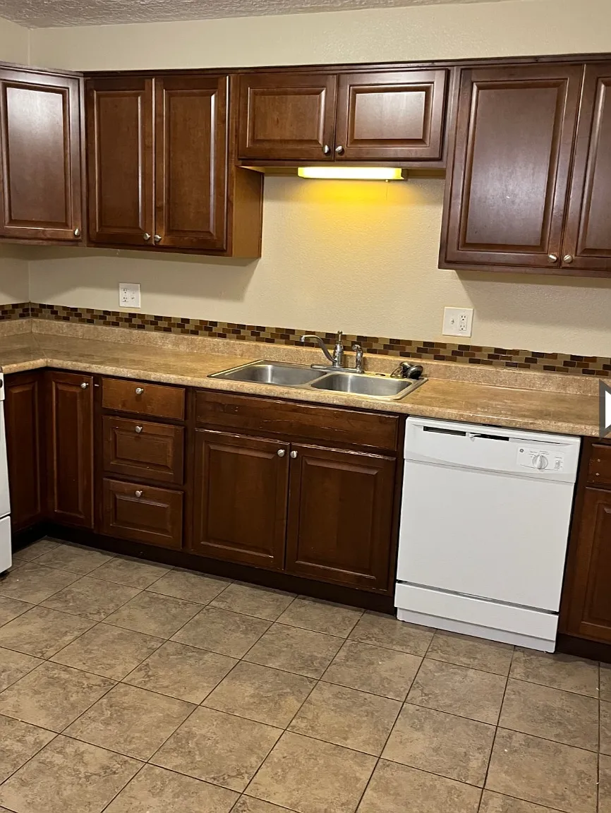 2 bed, 880 sqft, $1,420 — Photo 4
