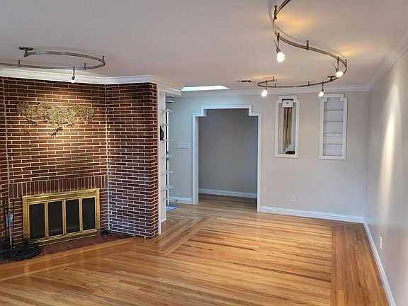 3rd image of 399 E Maude Ave