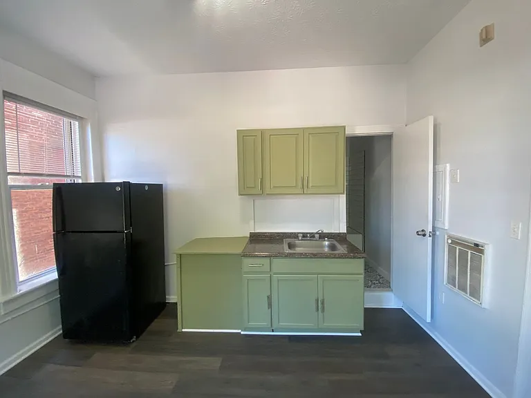 81 W Main St — Photo 8