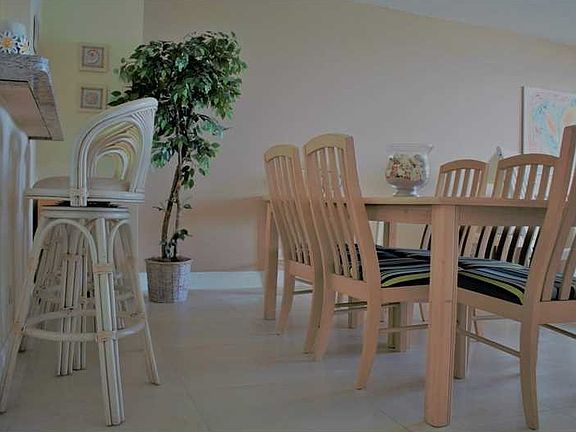 4th image of 5601 Collins Ave APT 707