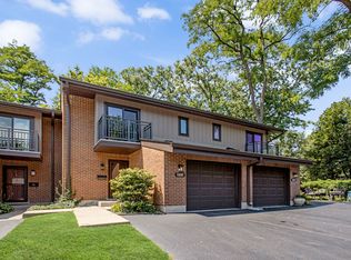 1830 Chestnut Ave UNIT 1830, Glenview, IL 60025